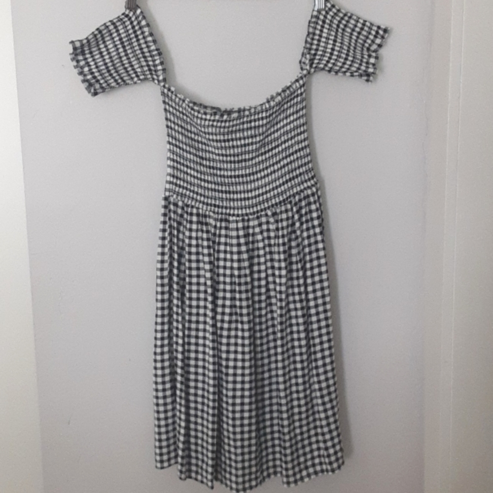 Forever 21 Black & White Off the Shoulder Dress XS
